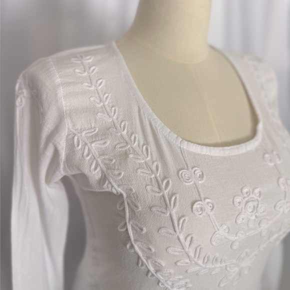 South American Side White Embellished Fitted Blouse with Long Sleeves (843) - Picture 8 of 12